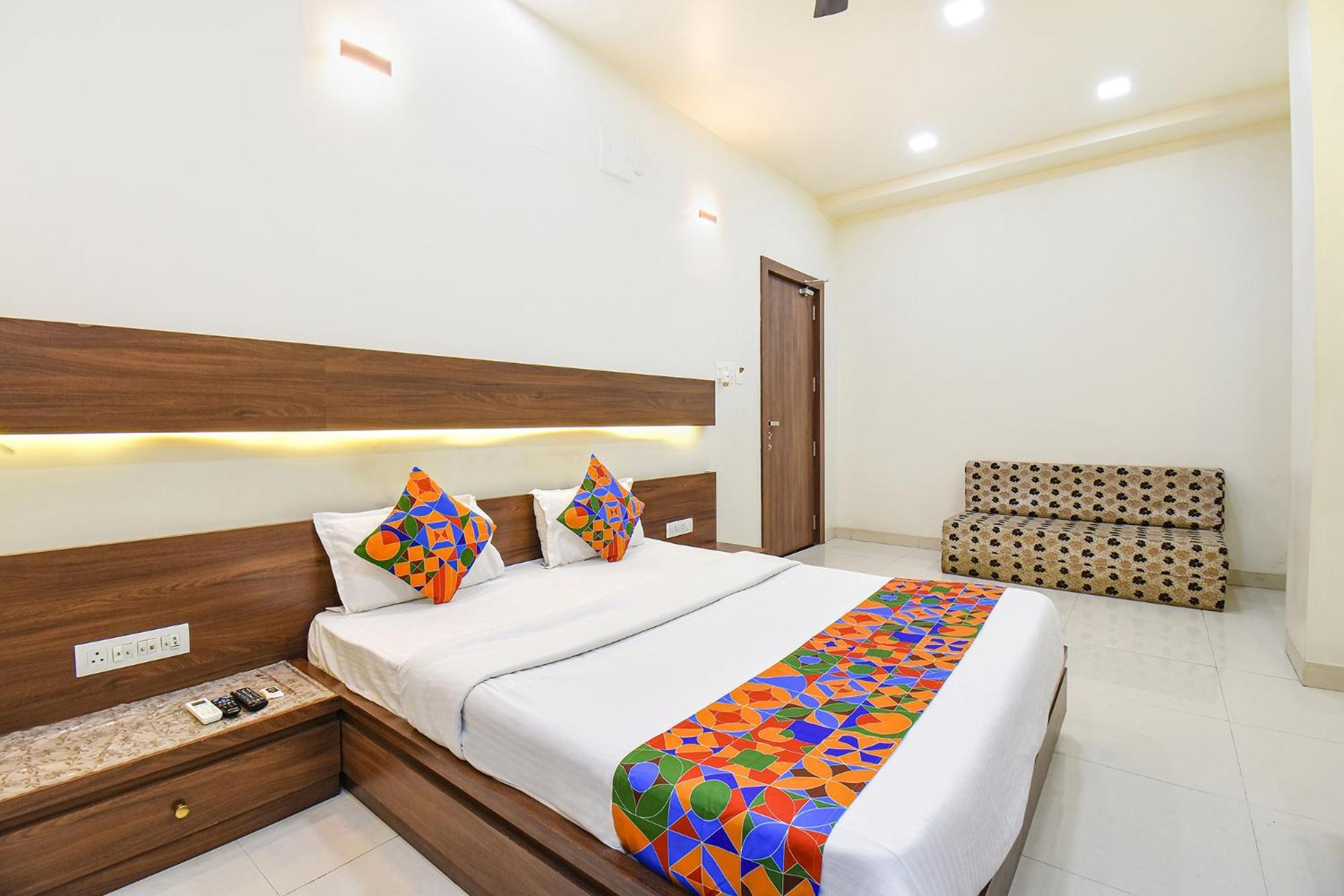 Fabhotel Royal Suits - Nr Mahadji Shinde Chhatri Mundhwa Экстерьер фото