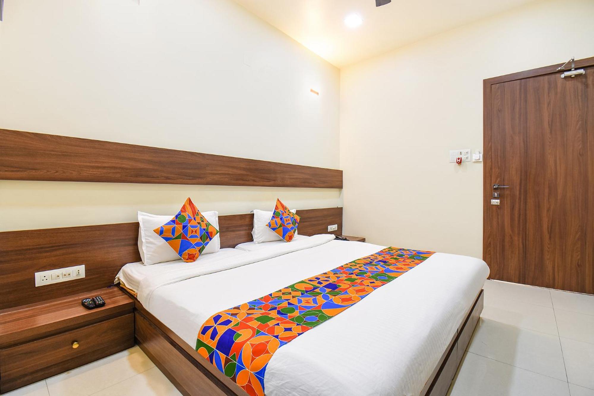 Fabhotel Royal Suits - Nr Mahadji Shinde Chhatri Mundhwa Экстерьер фото